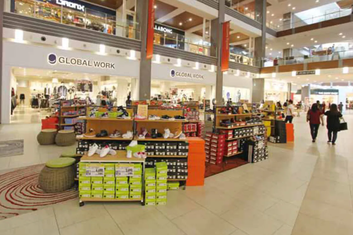 【イオンモール沖縄ライカム】2F アクアEV前広場