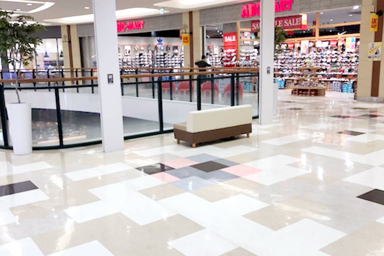 【アリオ川口/2Fエスカ前】プロモーションイベントやポップアップショップに適した大型テナント側の2Fエスカレーター前イベントスペースの画像2