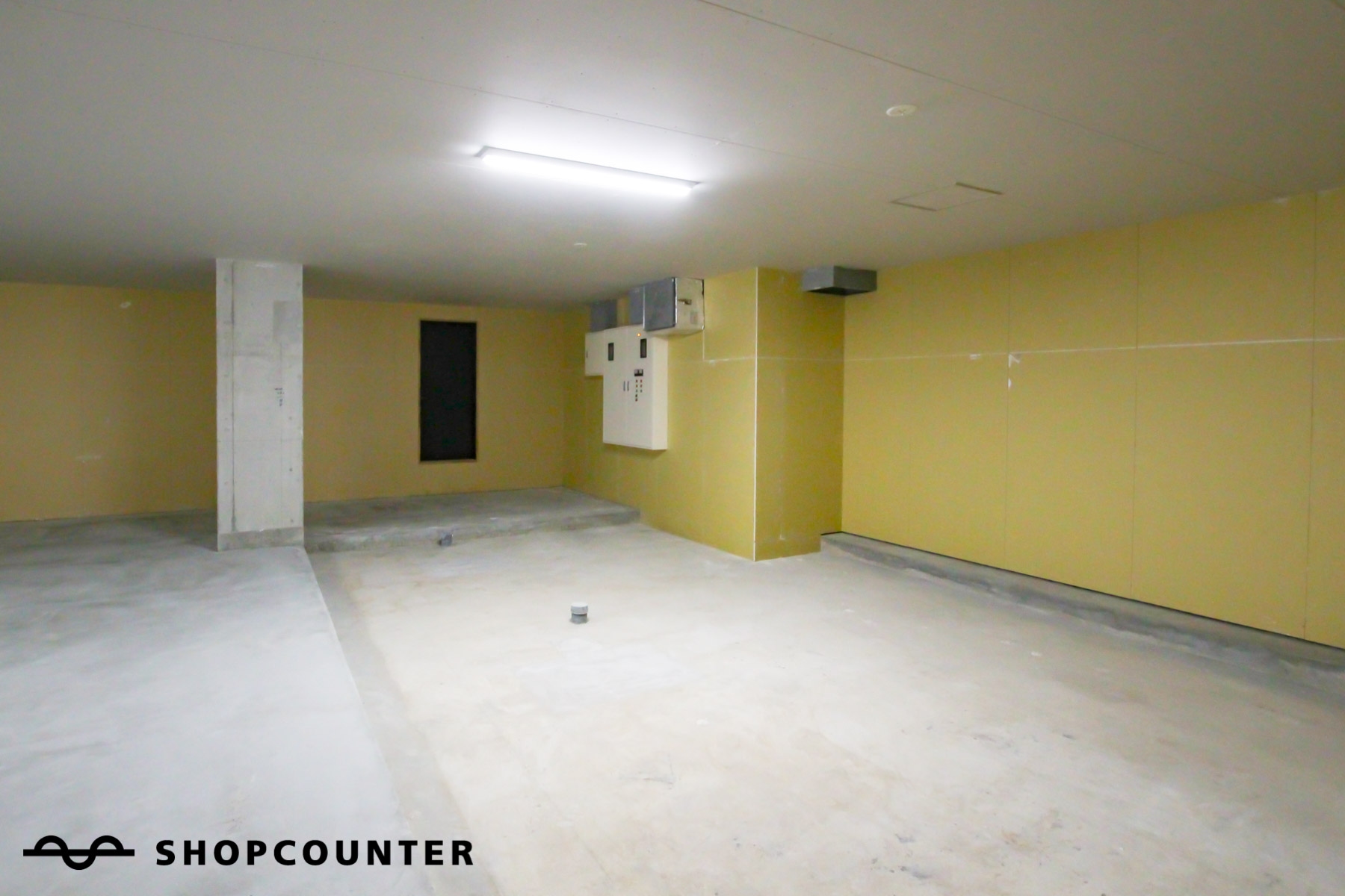 スケルトンながらすぐにご利用いただけるよう内装は整っております。（その2）