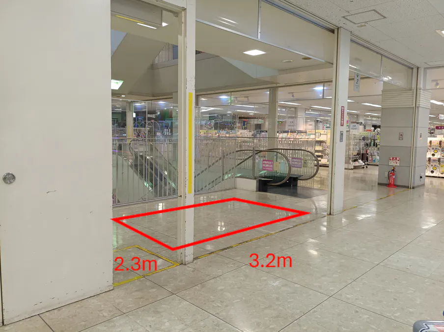 【イオン多賀城】エスカレーター横（モーリー前） 販促プロモーションや物販に最適なスーパー店内催事イベントスペース
