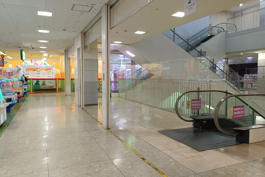 【イオン多賀城】北側エスカレーター3階西側 販促プロモーションや物販に最適なスーパー店内催事イベントスペース