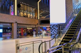 【THE OUTLETS HIROSHIMA】1F シティコートC 半面エレベーター前