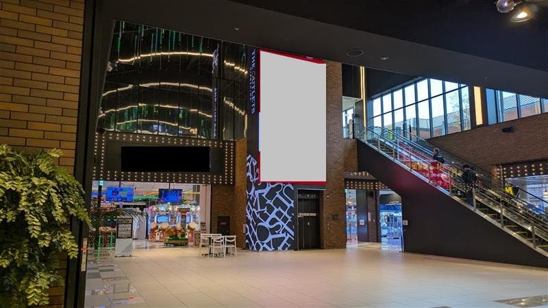 【THE OUTLETS HIROSHIMA】1F シティコートC　半面エレベーター前の画像