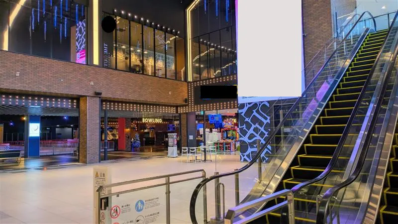 【THE OUTLETS HIROSHIMA】1F シティコートC　半面エレベーター前