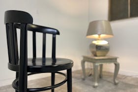 【目黒区下目黒エリア】路面1階と2階の2フロア、アートギャラリー、撮影会に適したレトロな雰囲気が特徴的な空間