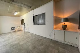 【目黒区下目黒エリア】路面1階と2階の2フロア、アートギャラリー、撮影会に適したレトロな雰囲気が特徴的な空間