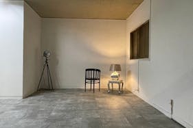 【目黒区下目黒エリア】路面1階と2階の2フロア、アートギャラリー、撮影会に適したレトロな雰囲気が特徴的な空間