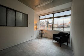 【目黒区下目黒エリア】路面1階と2階の2フロア、アートギャラリー、撮影会に適したレトロな雰囲気が特徴的な空間