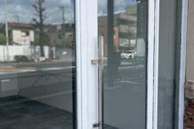 【目黒区下目黒エリア】路面1階と2階の2フロア、アートギャラリー、撮影会に適したレトロな雰囲気が特徴的な空間