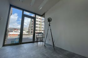 【目黒区下目黒エリア】路面1階と2階の2フロア、アートギャラリー、撮影会に適したレトロな雰囲気が特徴的な空間