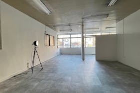 【目黒区下目黒エリア】路面1階と2階の2フロア、アートギャラリー、撮影会に適したレトロな雰囲気が特徴的な空間