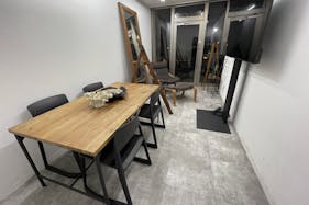 【目黒区下目黒エリア】路面1階と2階の2フロア、アートギャラリー、撮影会に適したレトロな雰囲気が特徴的な空間