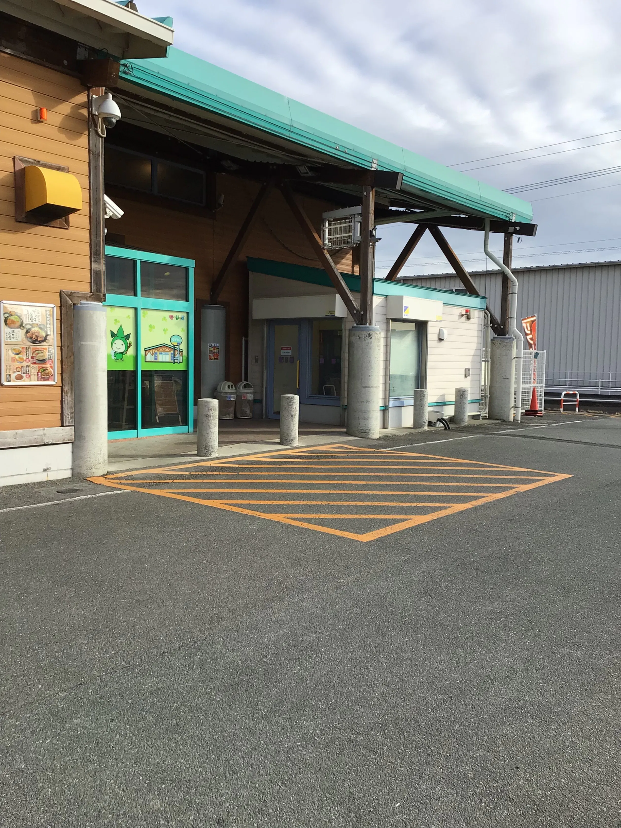 【ダイナム福岡大刀洗店ゆったり館】キッチンカー出店やプロモーションイベントに最適なアミューズメント施設のイベントスペース①(めん六や側)