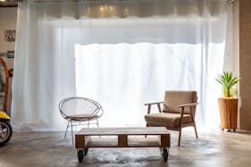 【鶯谷駅9分】車・バイク搬入可能!展示会やイベントに適した24時間利用可能なガレージ風スペース