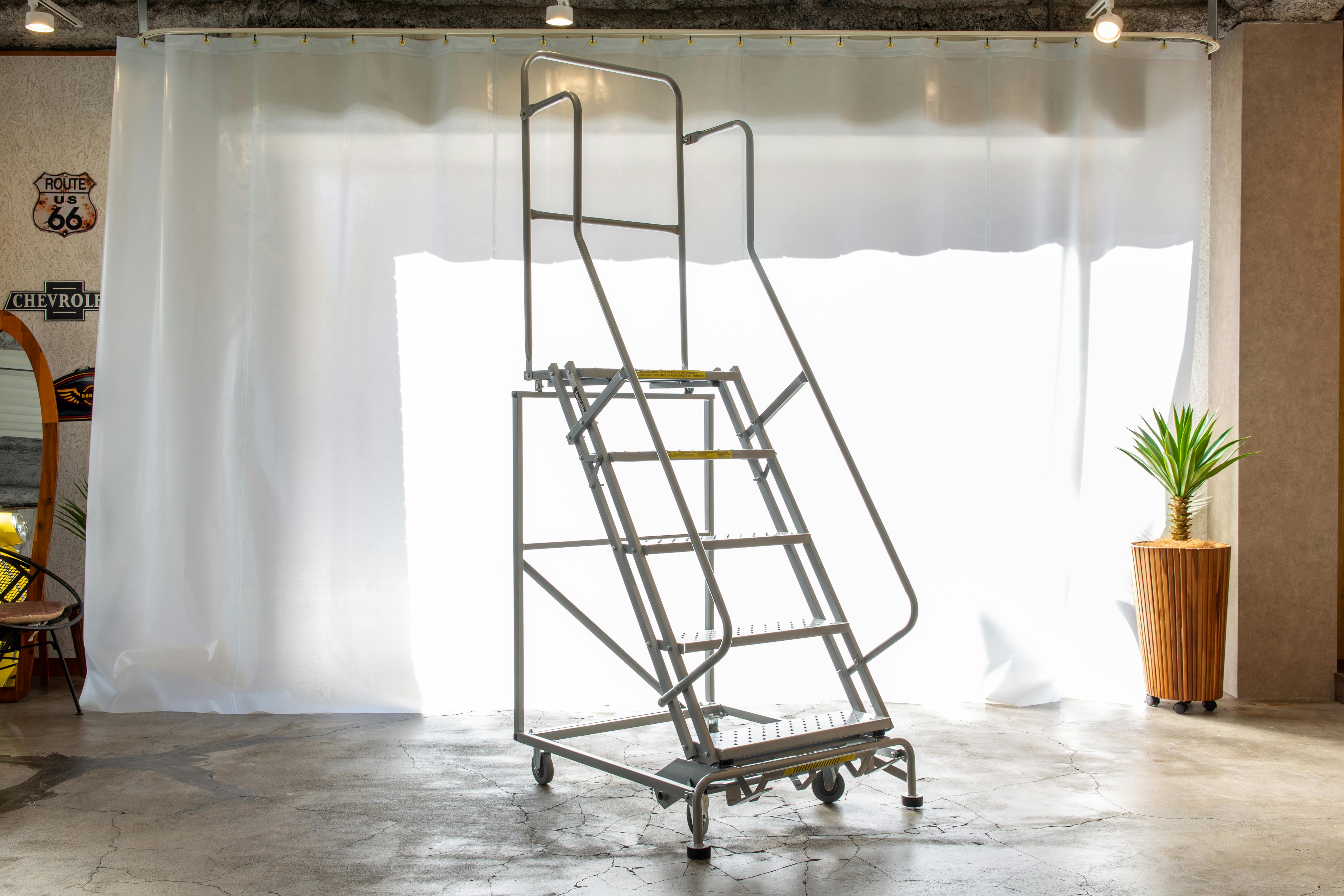 【鶯谷駅9分】車・バイク搬入可能!展示会やイベントに適した24時間利用可能なガレージ風スペース