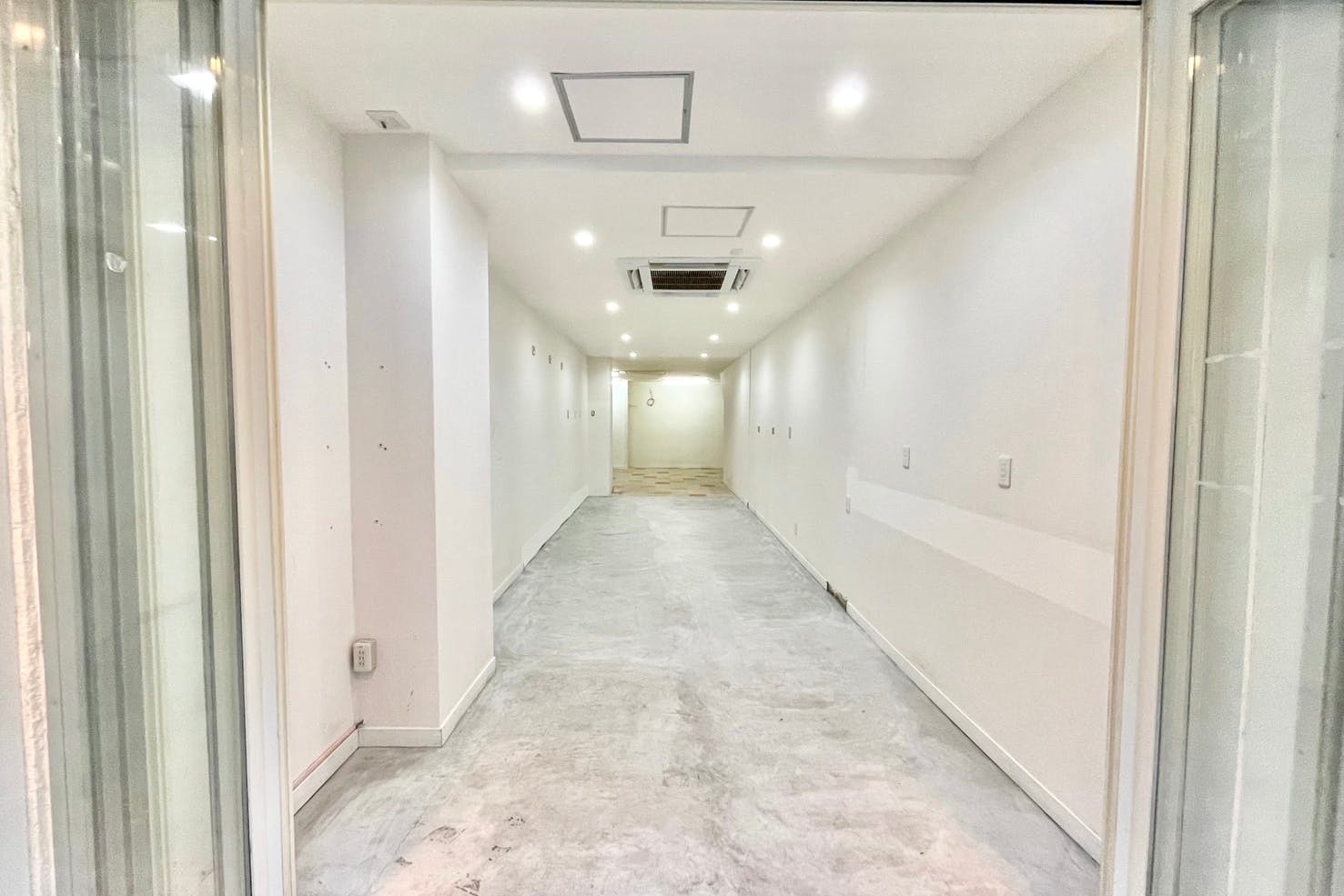 【石川町(元町・中華街)駅2分】約6.5坪&バックヤード付き!商店街の路面イベントスペース