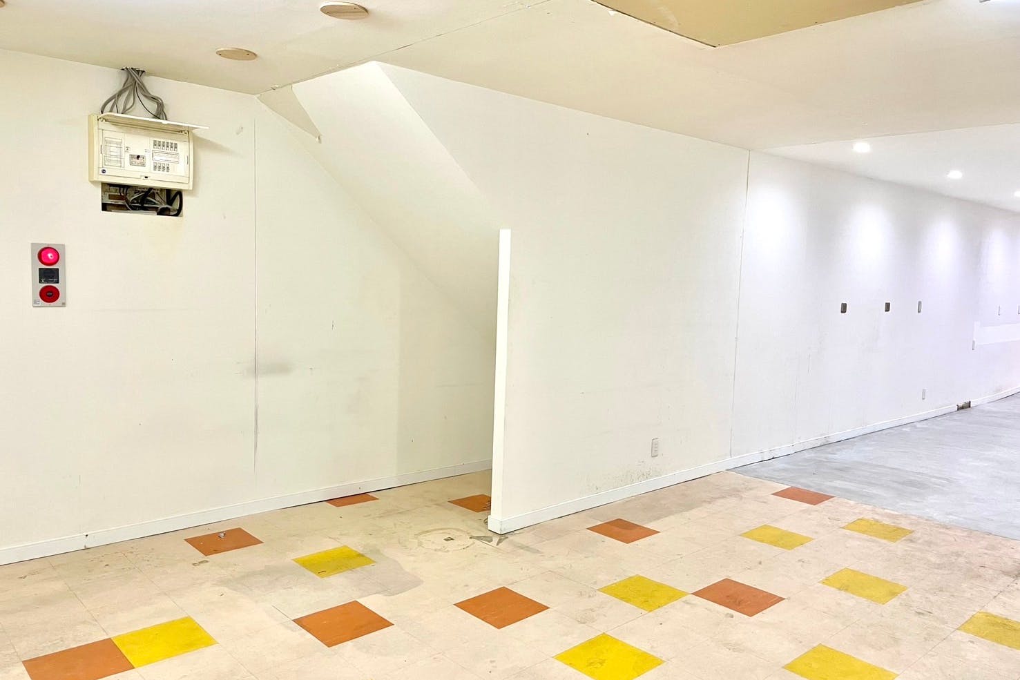 【石川町(元町・中華街)駅2分】約6.5坪&バックヤード付き!商店街の路面イベントスペース