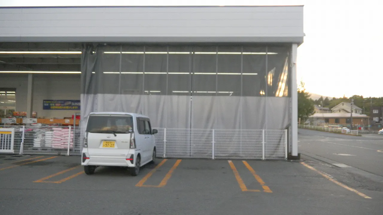 【サンデー野辺地店】屋外駐車場 キッチンカーの出店に最適なホームセンター内駐車場の屋外イベントスペース