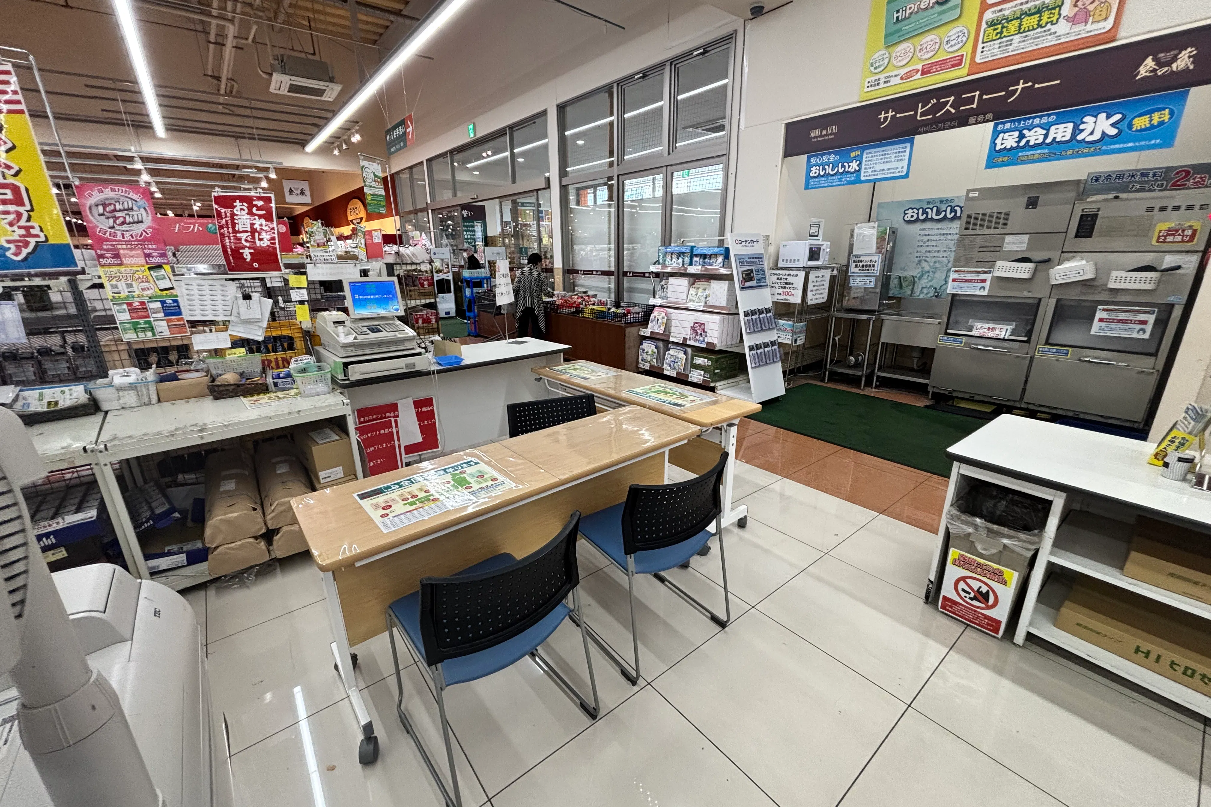 【HIヒロセスーパーコンボ臼杵店】プロモーションイベントに最適なホームセンターの食品側レジ横ギフトコーナー