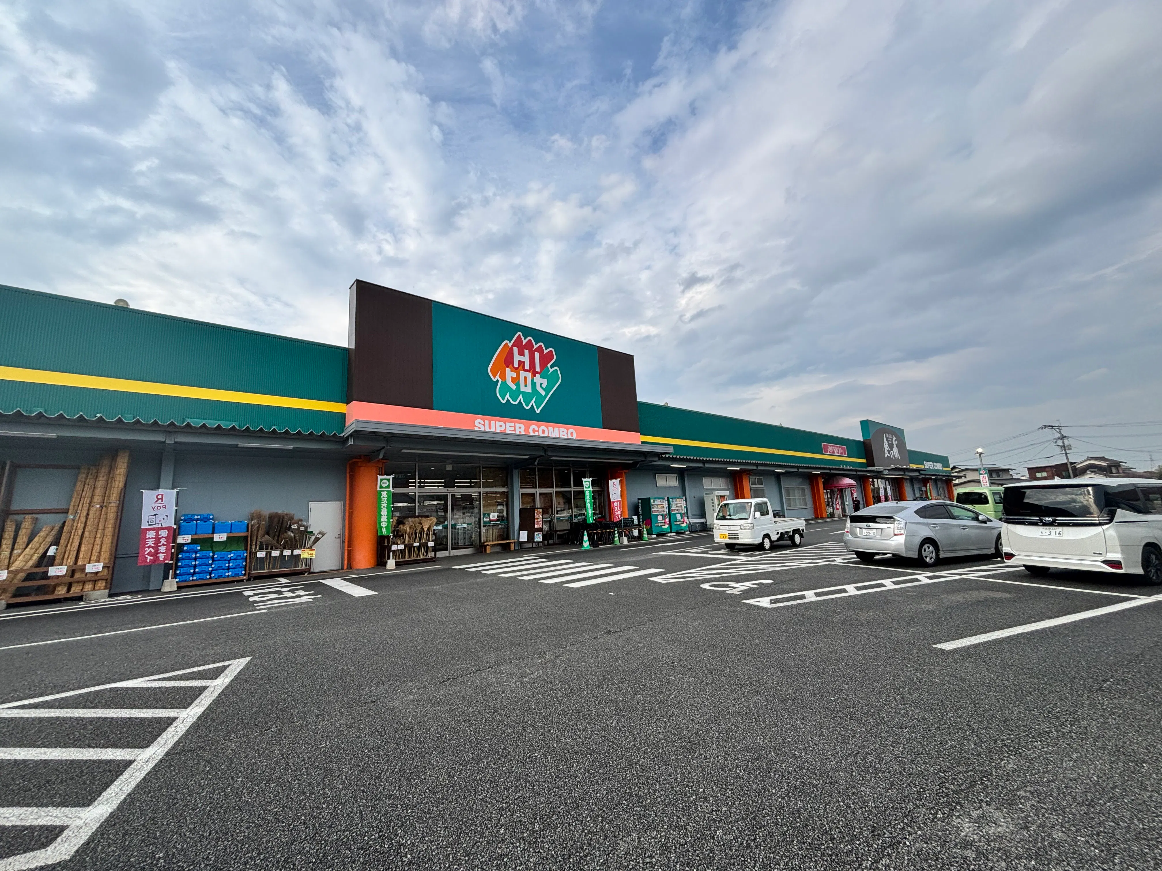 【HIヒロセスーパーコンボ臼杵店】プロモーションイベントに最適なホームセンターの食品側レジ横ギフトコーナー