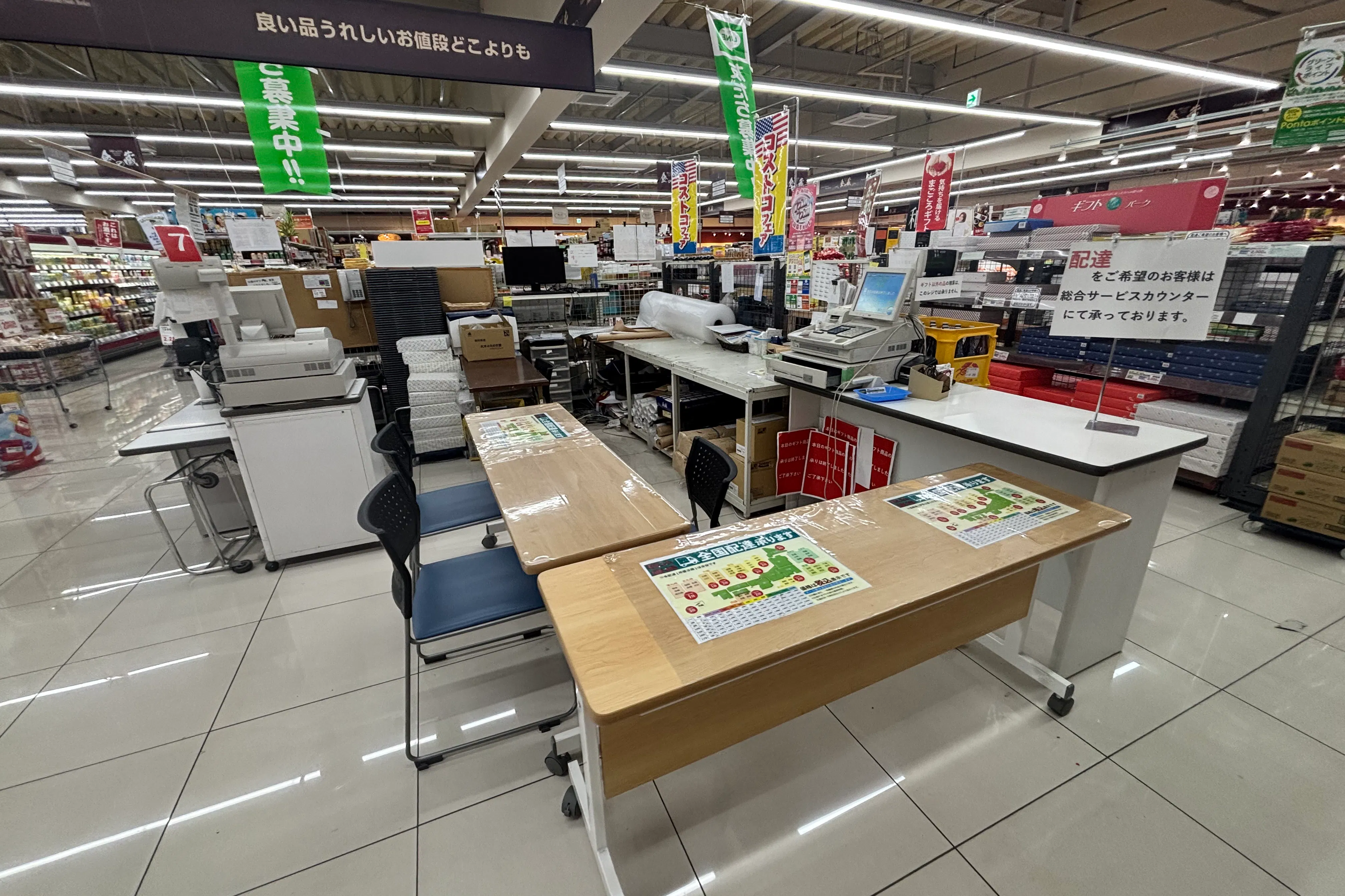 【HIヒロセスーパーコンボ臼杵店】プロモーションイベントに最適なホームセンターの食品側レジ横ギフトコーナー