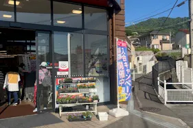 【フレスタ矢野東店】プロモーションイベントに利用可能(テント貸出あり)な入り口 右スペース