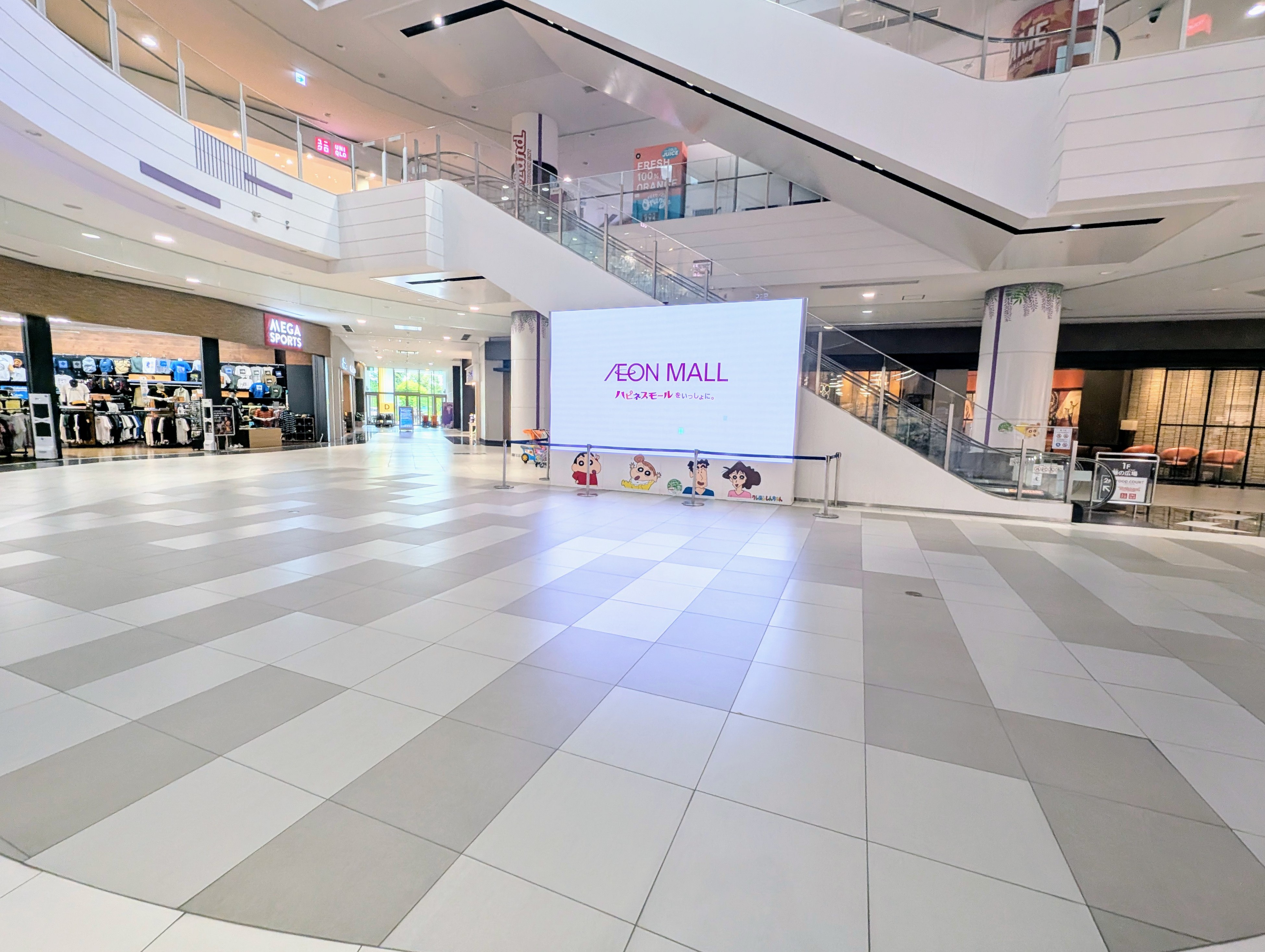 【イオンモール春日部】1F 藤の広場