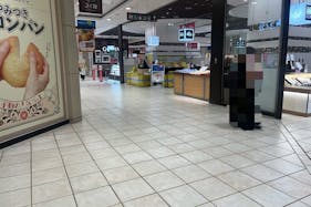 【マルイファミリー溝口】1階 カレンダリウムF04【食物販】入口すぐ、導線・人通り良好な食物販向けスペース