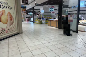 【マルイファミリー溝口】1階 カレンダリウムF04【食物販】入口すぐ、導線・人通り良好な食物販向けスペース