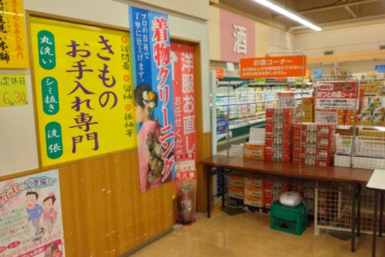 【ザ・ビッグ青森東店】各種プロモーションイベントや小規模物販に最適な食品レジ後ろクリーニング屋前イベントスペース