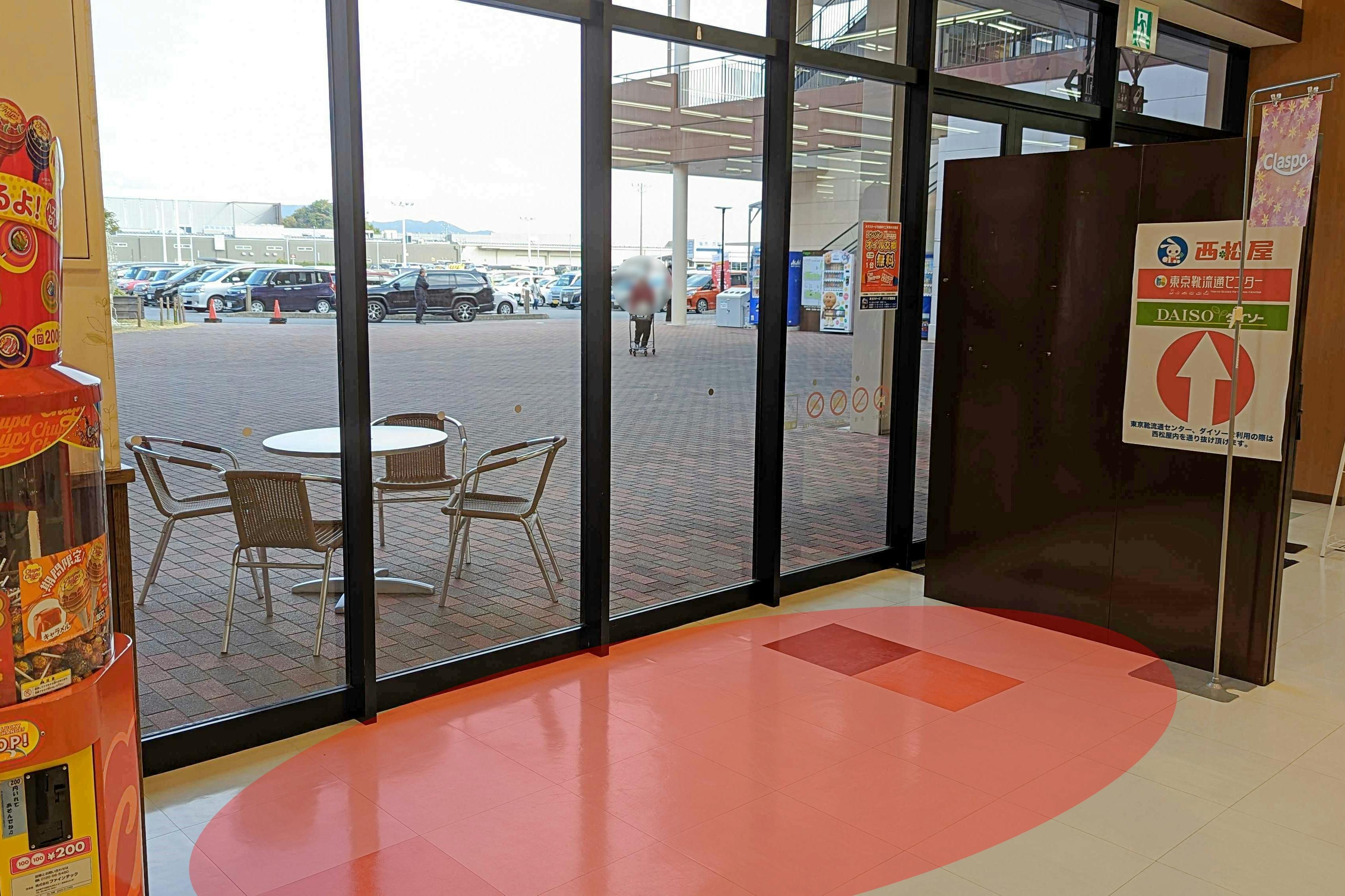 【クラスポ蒲郡/フードコート②】食物販イベントやポップアップ出店に最適な施設入口横にある屋内スペース