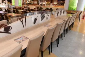 【イオンモール沖縄ライカム】モール内広告 フードコート紙コップ