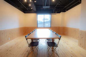 【江坂駅2分】ポップアップストアや展示会に最適な駅チカで木のぬくもりを感じられる使いやすいレンタルスペース