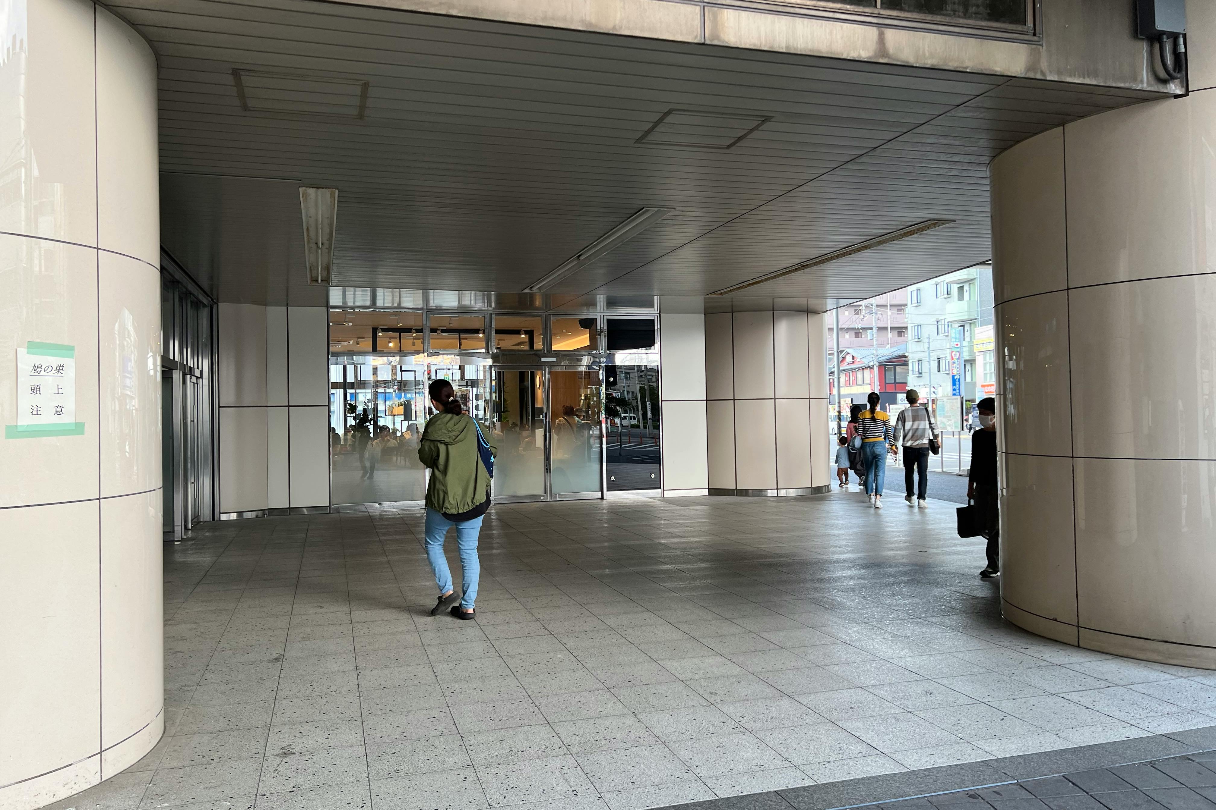 【横浜市営地下鉄ブルーライン新羽駅】各種プロモーションや物販、食物販のポップアップストアに最適な改札外出口付近の屋外イベントスペース