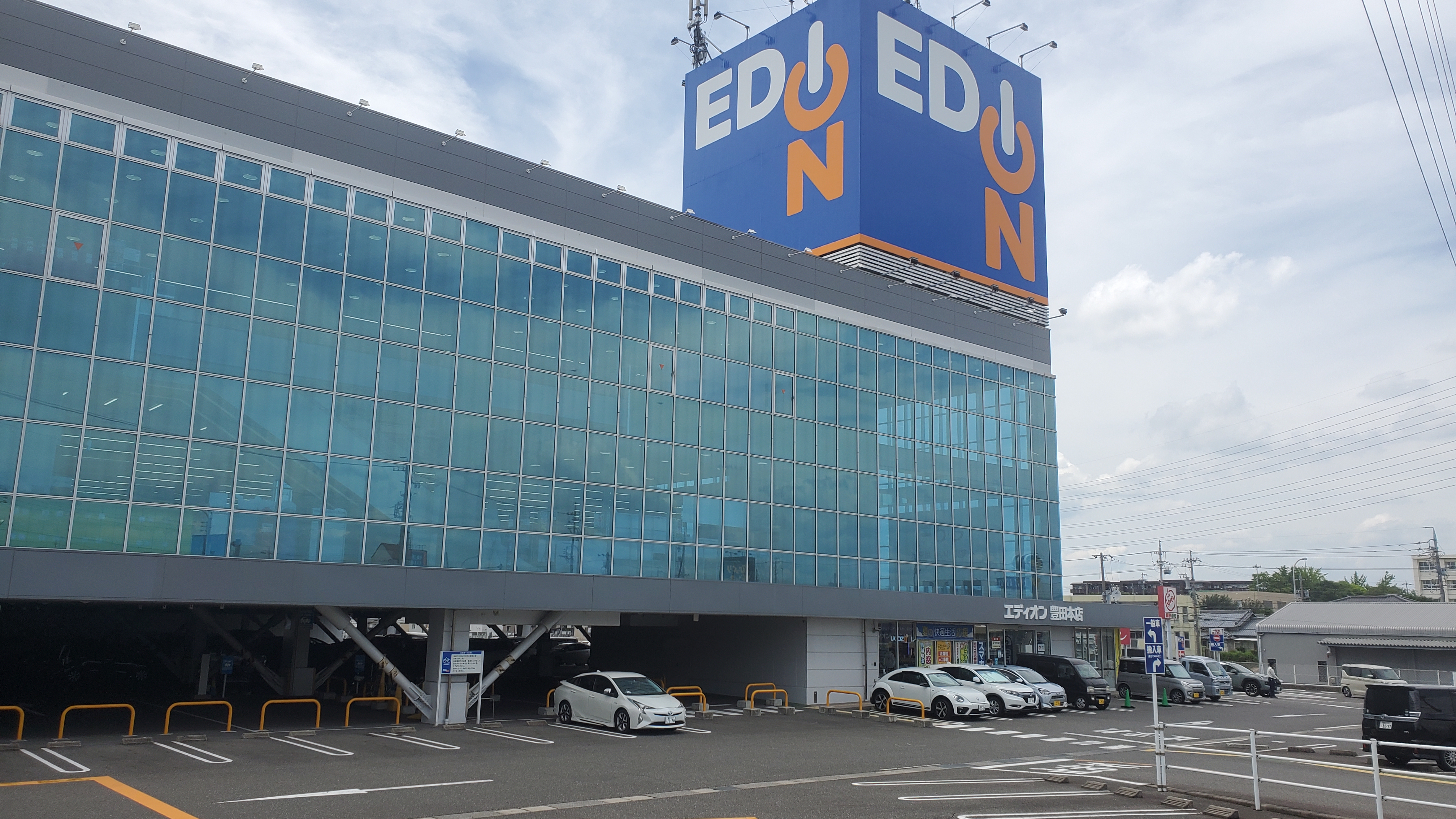 【エディオン豊田本店】キッチンカーの出店やプロモーションに最適な屋外駐車場スペース