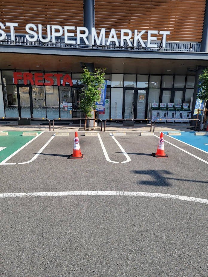 【フレスタ東雲店】キッチンカーに利用可能な駐車場スペースの画像