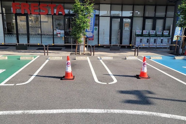 【フレスタ東雲店】キッチンカーに利用可能な駐車場スペースの画像1