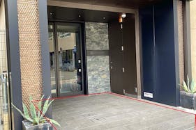 【本町駅4分】PR催事や食物販に適したホテルの軒先が利用可能な路面スペース