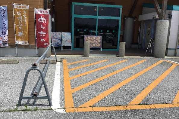 【ダイナム近江店】キッチンカーや各種プロモーションイベントでの出店に最適なアミューズメント施設のイベントスペース