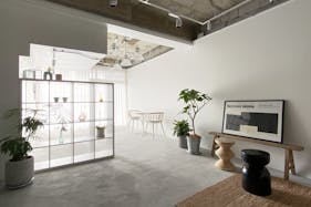 【東日本橋駅3分】アパレルのスチール撮影、アート展等のギャラリー用途、ポップアップストアやアパレルの展示会に最適な路面のレンタルスペース