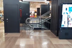 【秋田オーパ】インフォメーション前