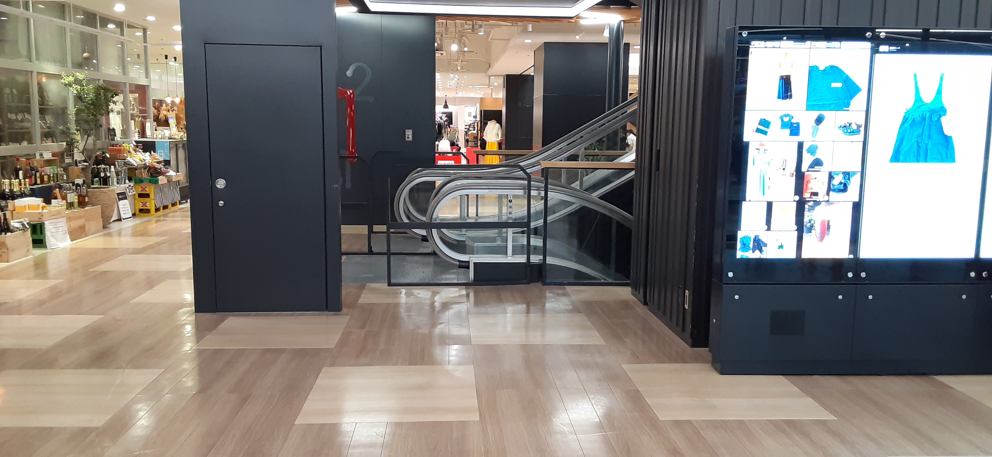 【秋田オーパ】インフォメーション前