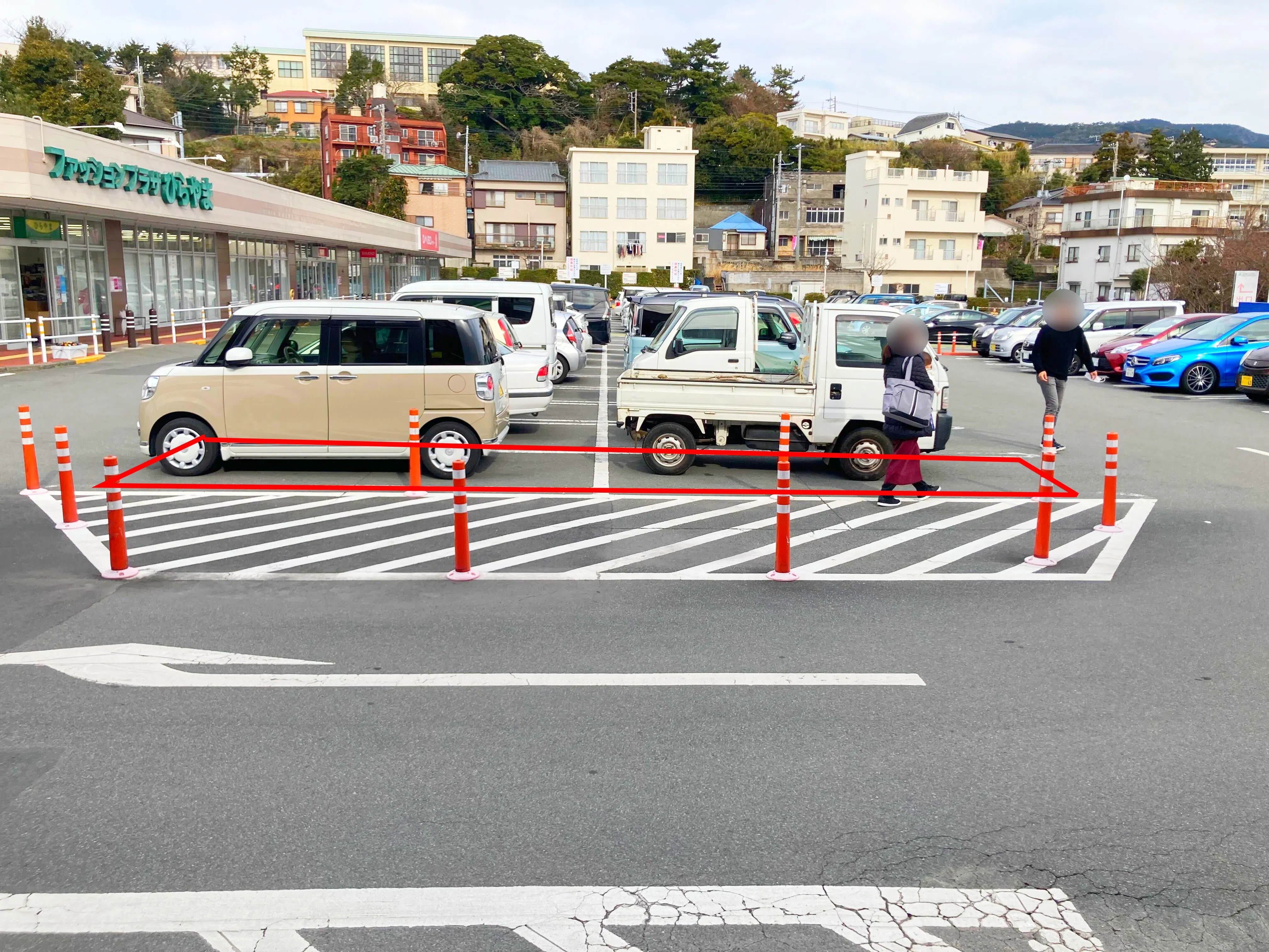 【イオンタウン稲取】キッチンカーでの出店に最適なスーパー前に位置した視認性抜群の屋外スペース
