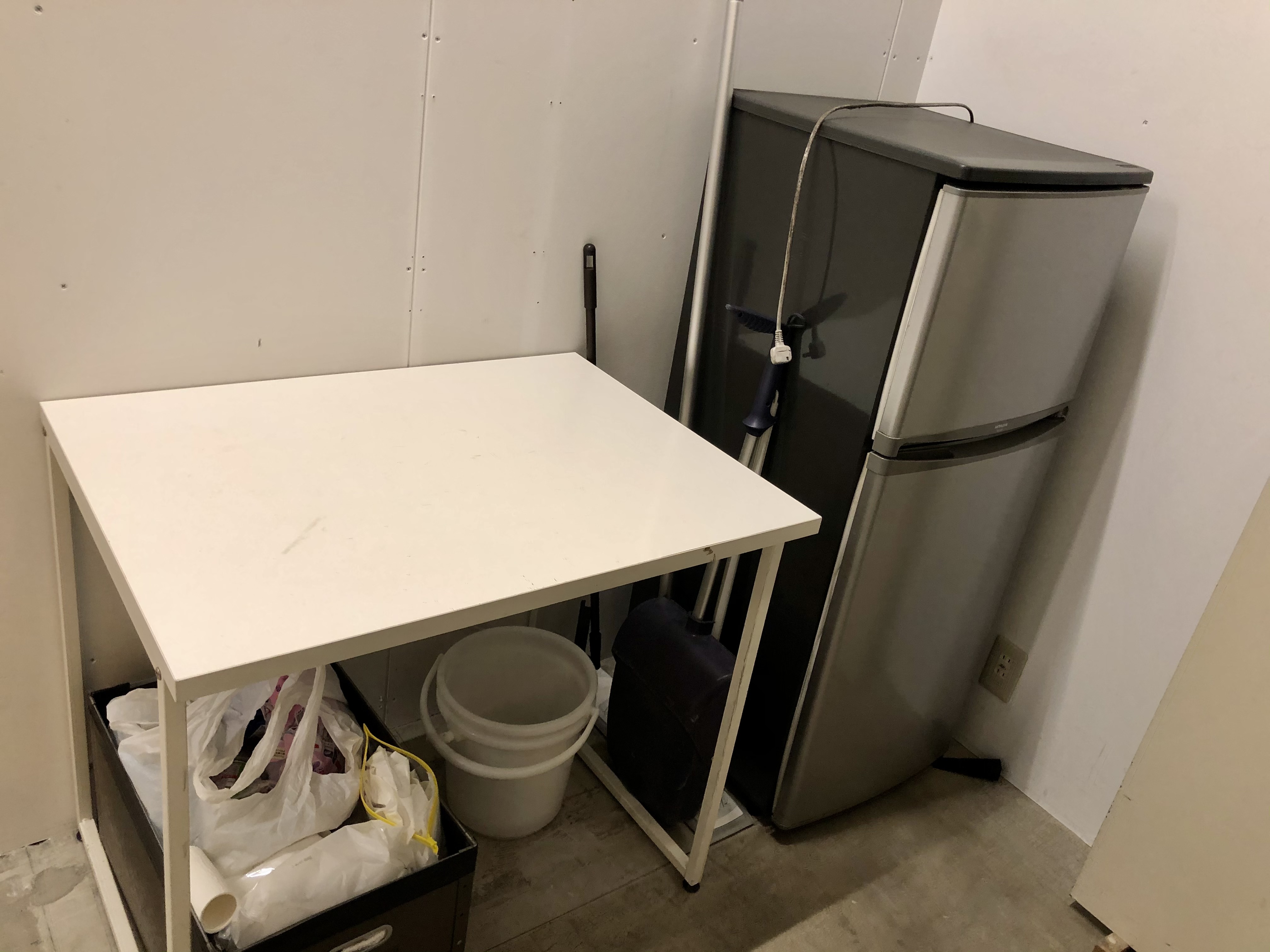 冷蔵庫と作業台