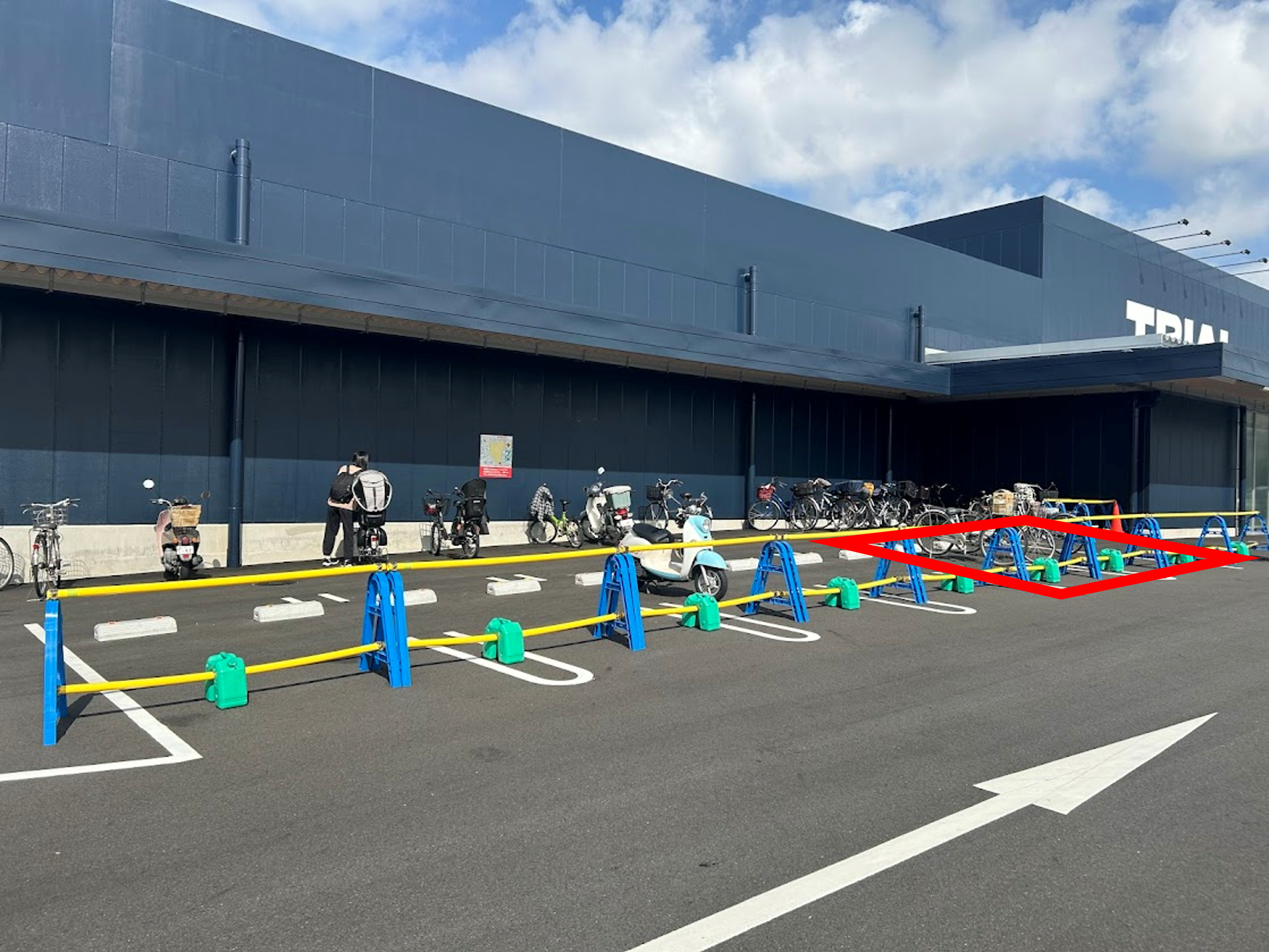 【メガセンタートライアル大府店】キッチンカー（調理営業）出店限定/屋外スペース【電源準備中の為発電機などご準備下さい】