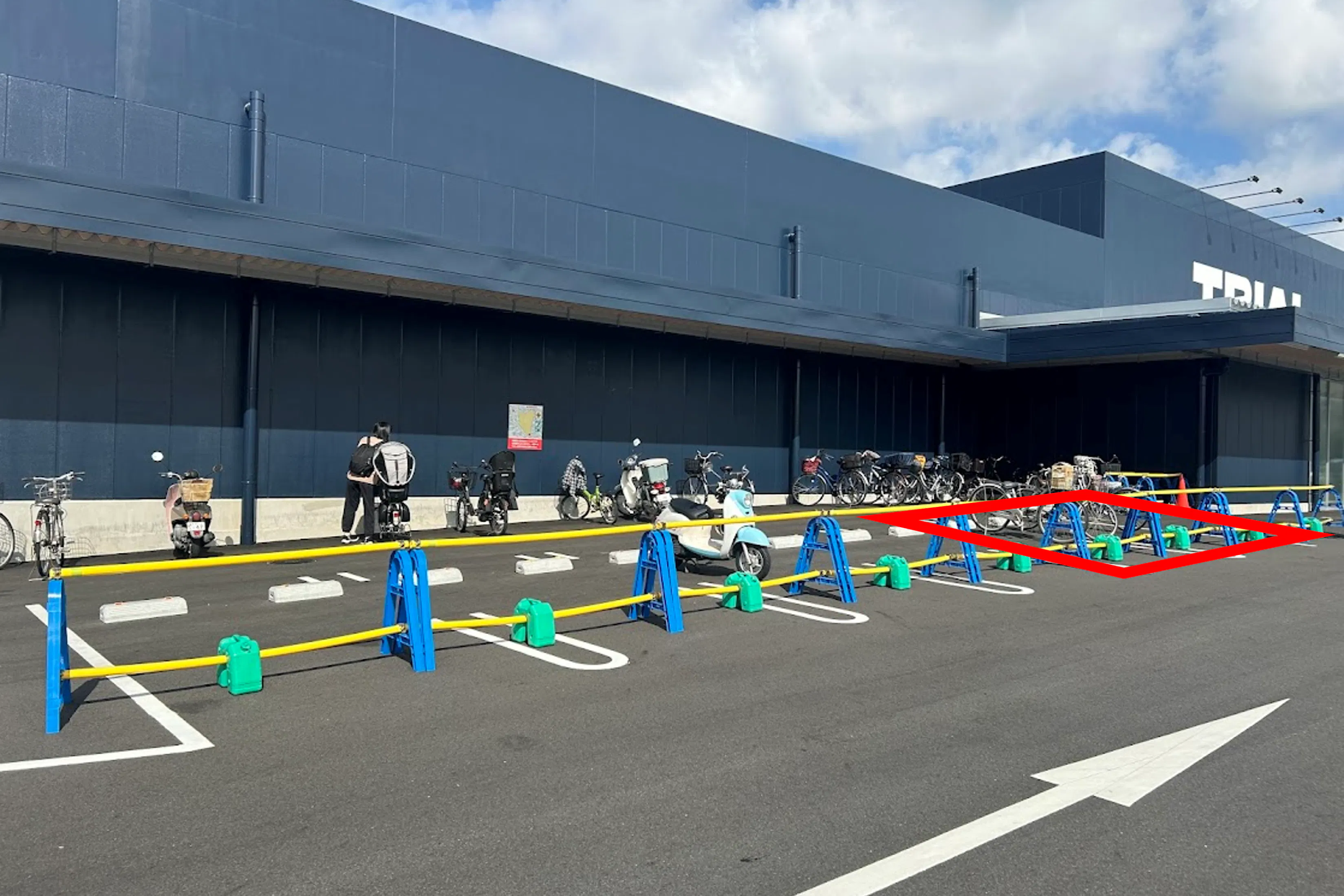 【メガセンタートライアル大府店】キッチンカー(調理営業)出店限定/屋外スペース【電源準備中の為発電機などご準備下さい】