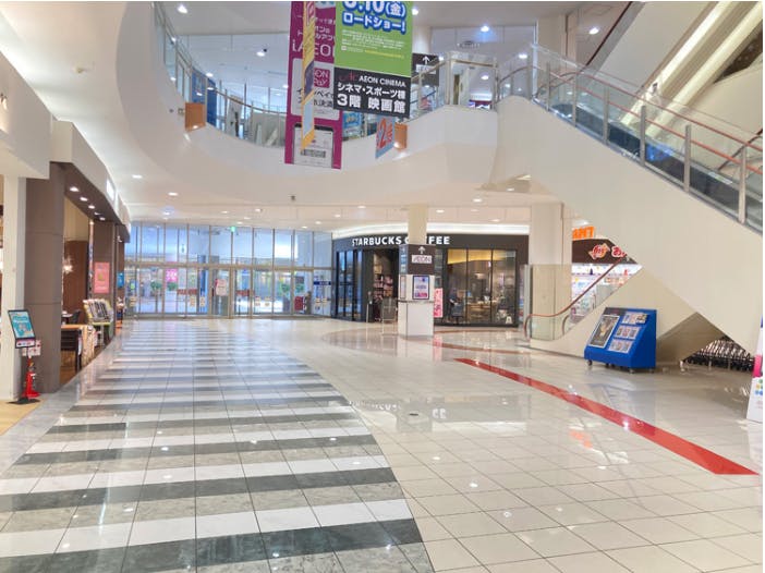 【イオンモール千葉ニュータウン】モール棟1Fコスモスコート