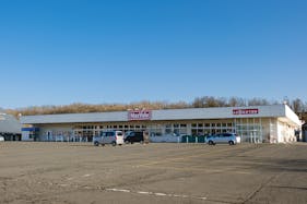 【マックスバリュ小坂店】各種プロモーションイベントに最適な屋外にあるイベントスペース