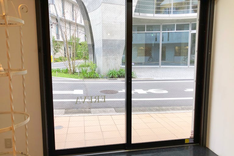 室内から外の眺め