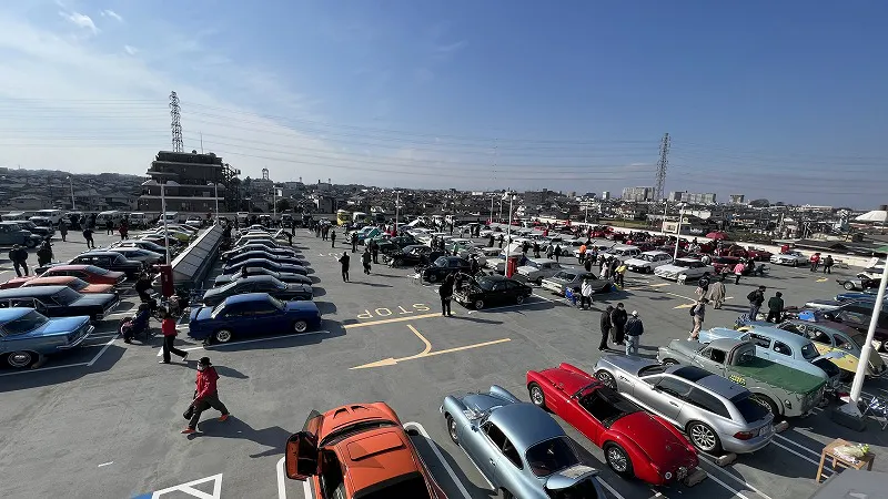 【ヘイワールド!!/スカイエリア】車両展示会やマルシェ等の大規模屋外イベントに最適な地域密着型の商業施設屋上のイベントスペース